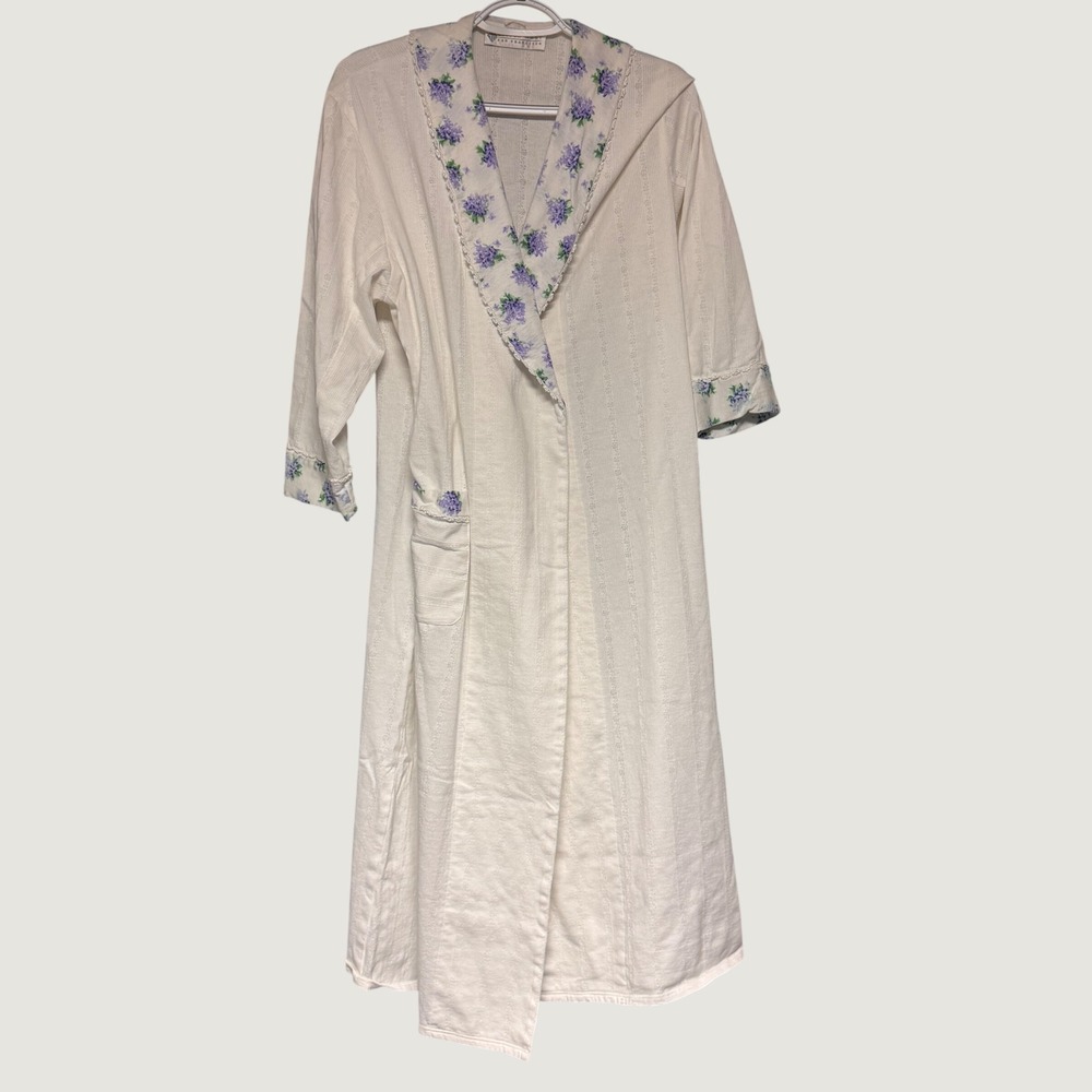 Vintage Eileen West Robe White Pointelle Floral Trim Wrap Petite USA Made 1993